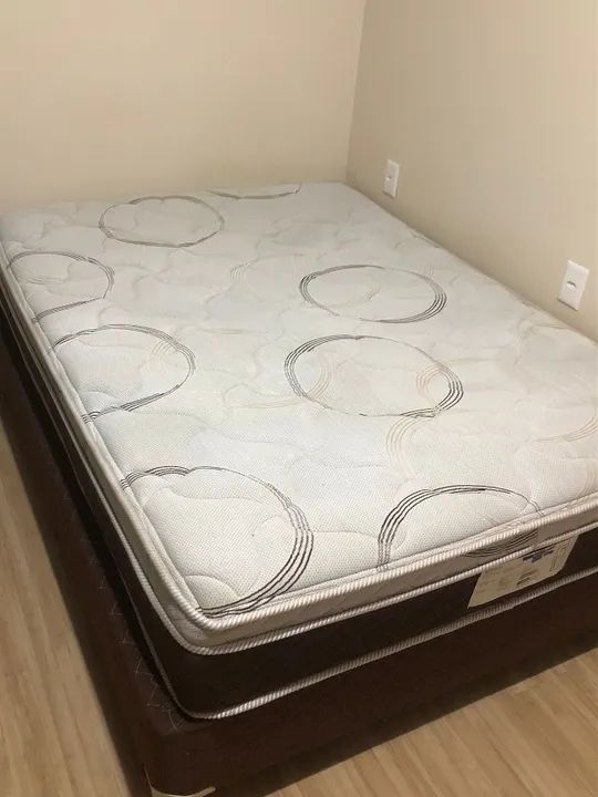 Cama Box casal MANNES em excelente condição, com ótimo colchão - Foto 2
