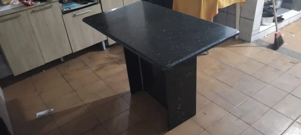 Mesa de Cozinha Preta