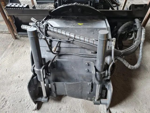 Fresadora De Asfalto, Implemento Bobcat 60cm Semi Nova 2017 - Foto 3