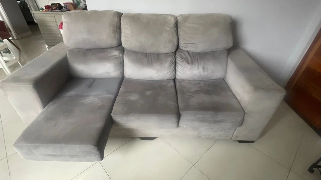 Sofá três lugares 