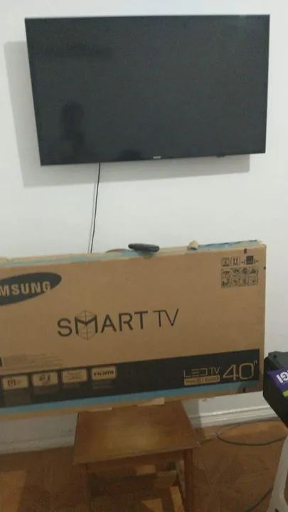 Smart tv sansumg 40" com a tela danificada