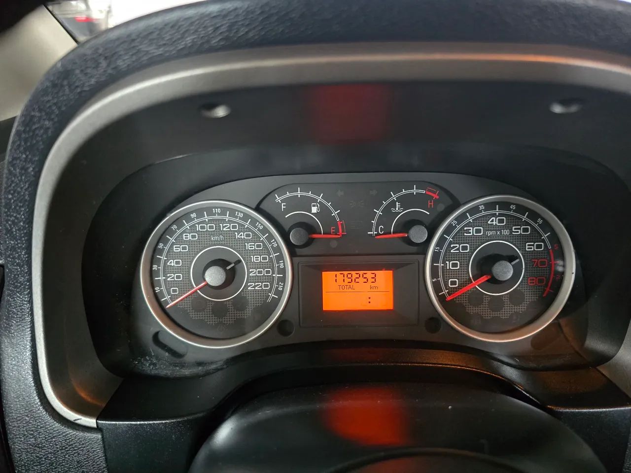 Fiat Idea Attractive 1.4 Fire Flex 8V 5P 2015 - Foto 4