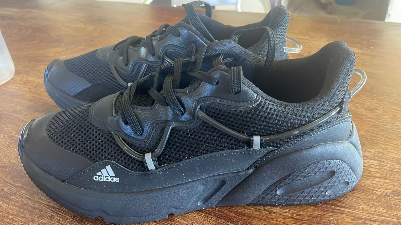 Tênis Adidas Preto - Estilo e Conforto