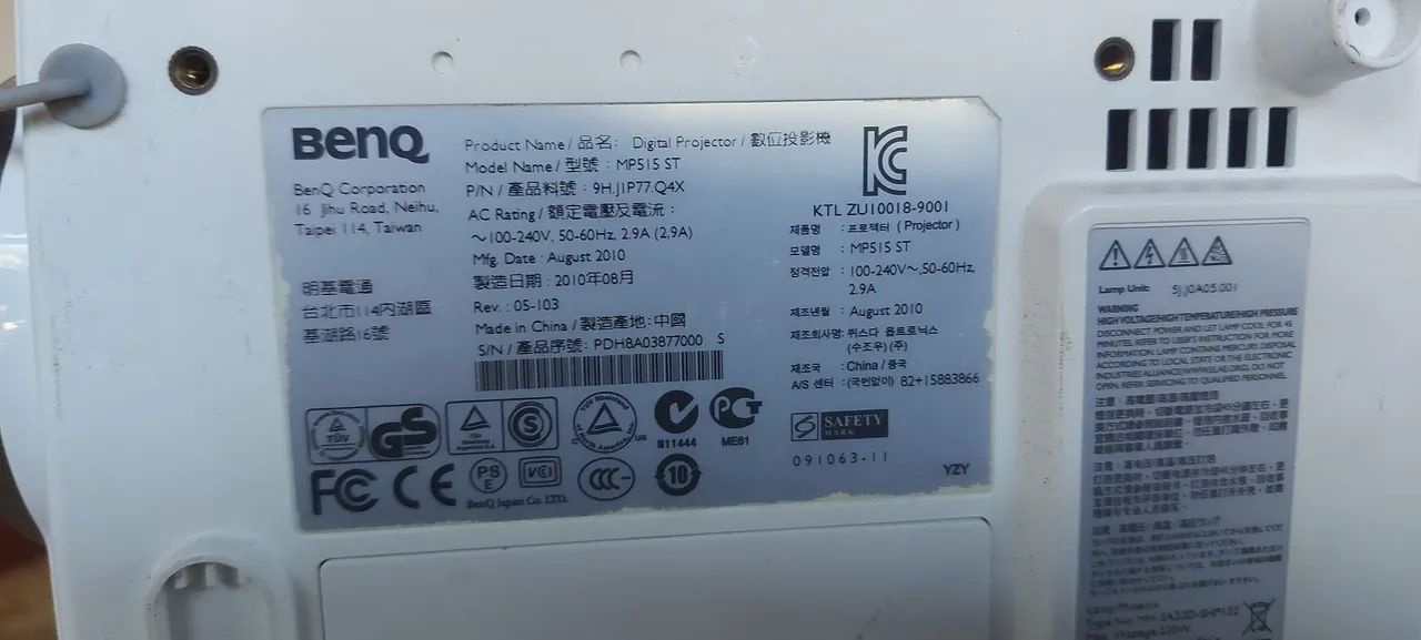 Benq projector HDMI has fungus on the screen but does not interfere with use64573481152131123