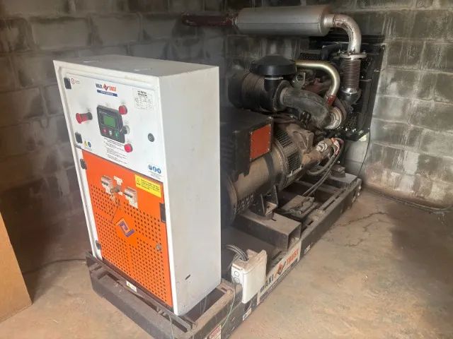 Gerador Trifásico Automático 84 kVA