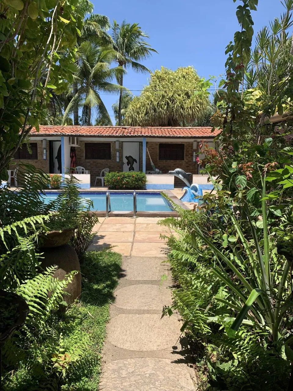 Pousada em funcionamento com 16 suítes e piscina