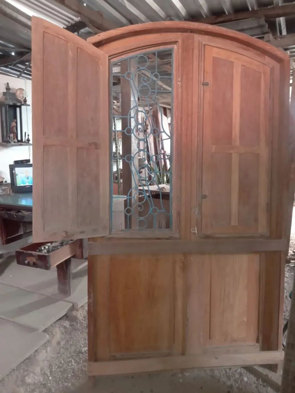 Porta de Madeira com Design Clássico