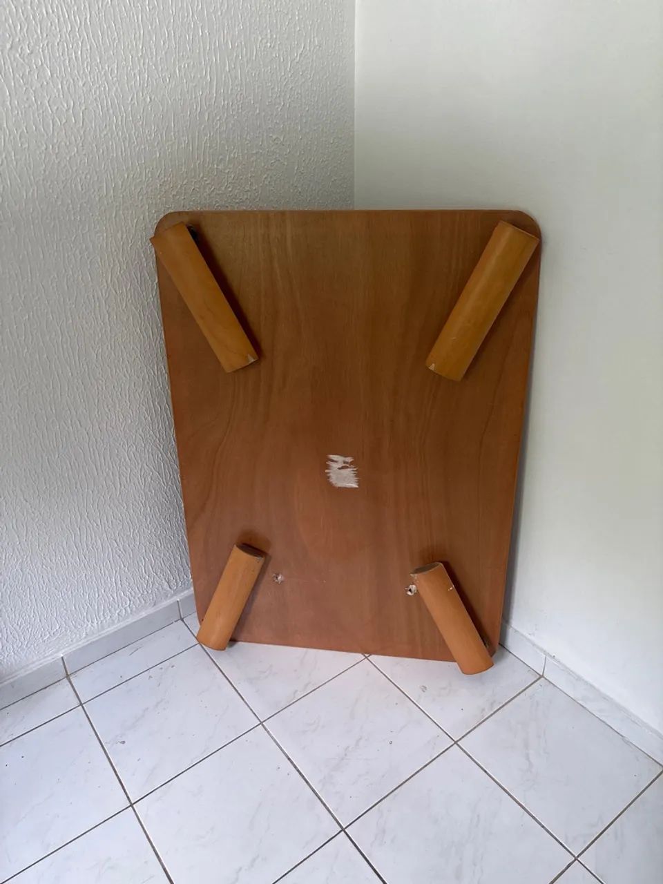 Mesa de madeira em ótimo estado - Foto 2