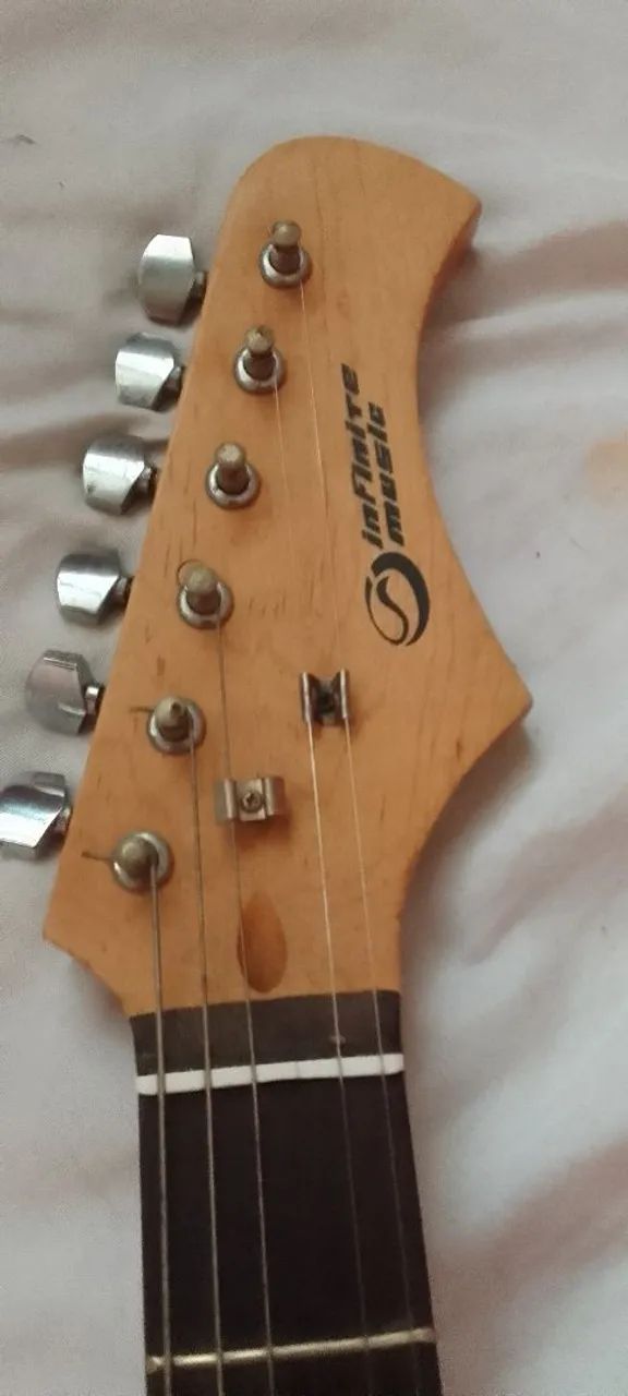Guitarra Elétrica Stratocaster Sunburst para iniciantes - Foto 2