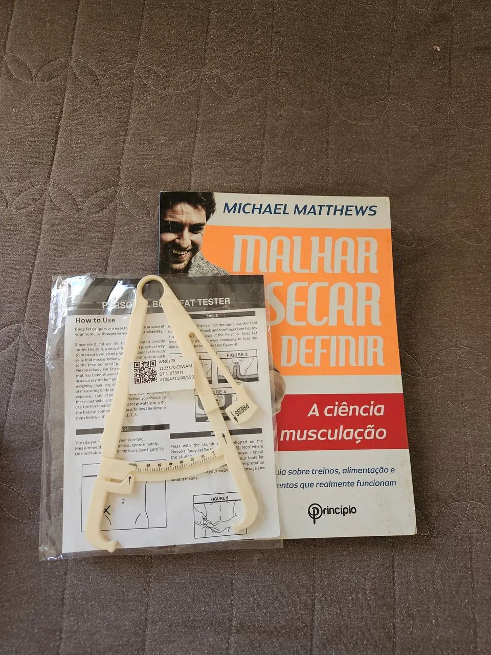 Vendo Livro para treinos e dietas com adipômetro