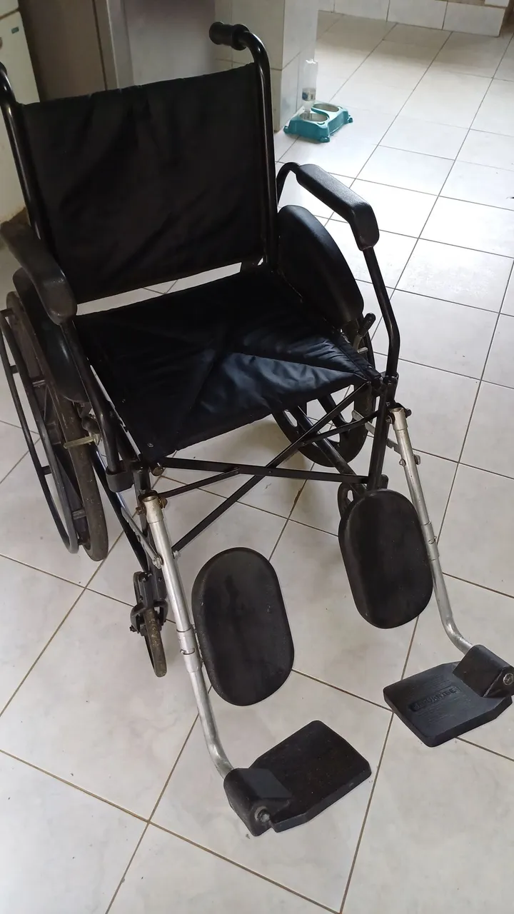 Cadeira de Rodas + Banho + Apoio para idoso