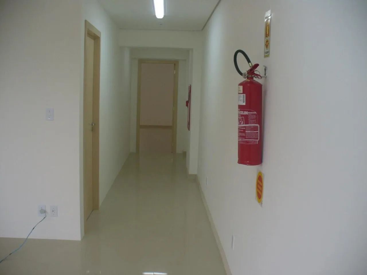 Alugo sala comercial na rua Tuiuti  - Foto 3