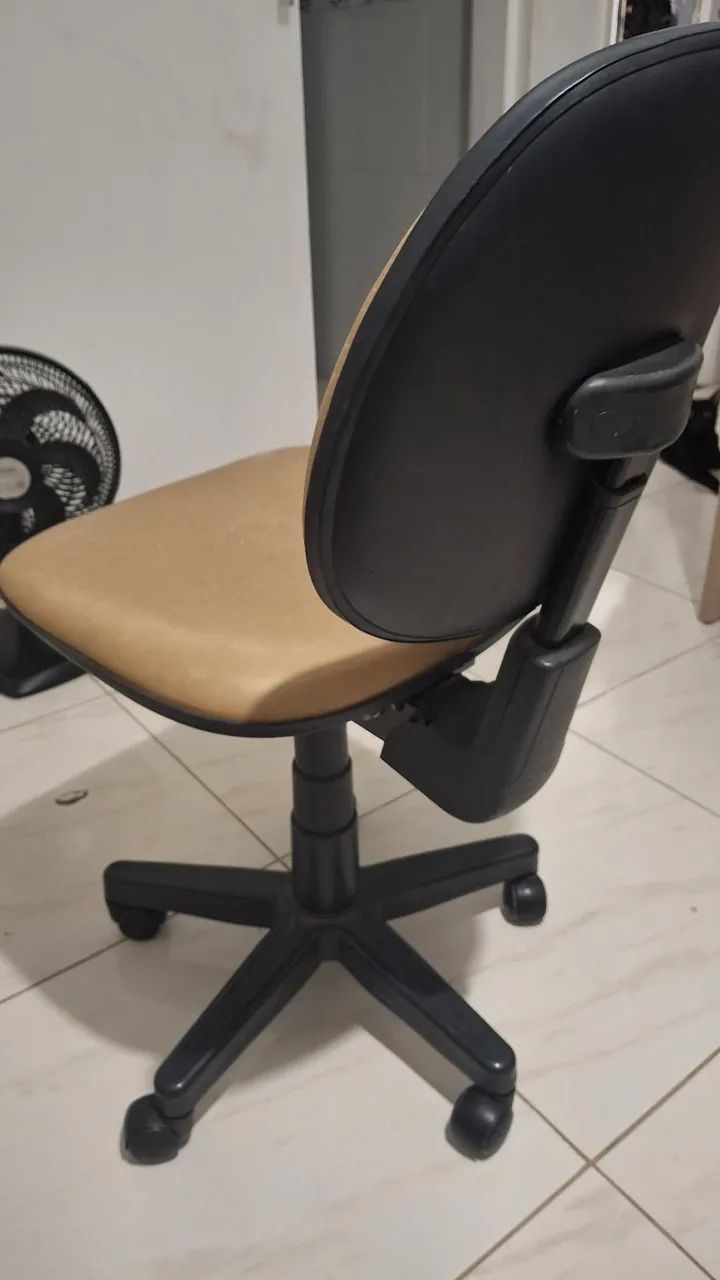 Cadeira de Escritório Ajustável 