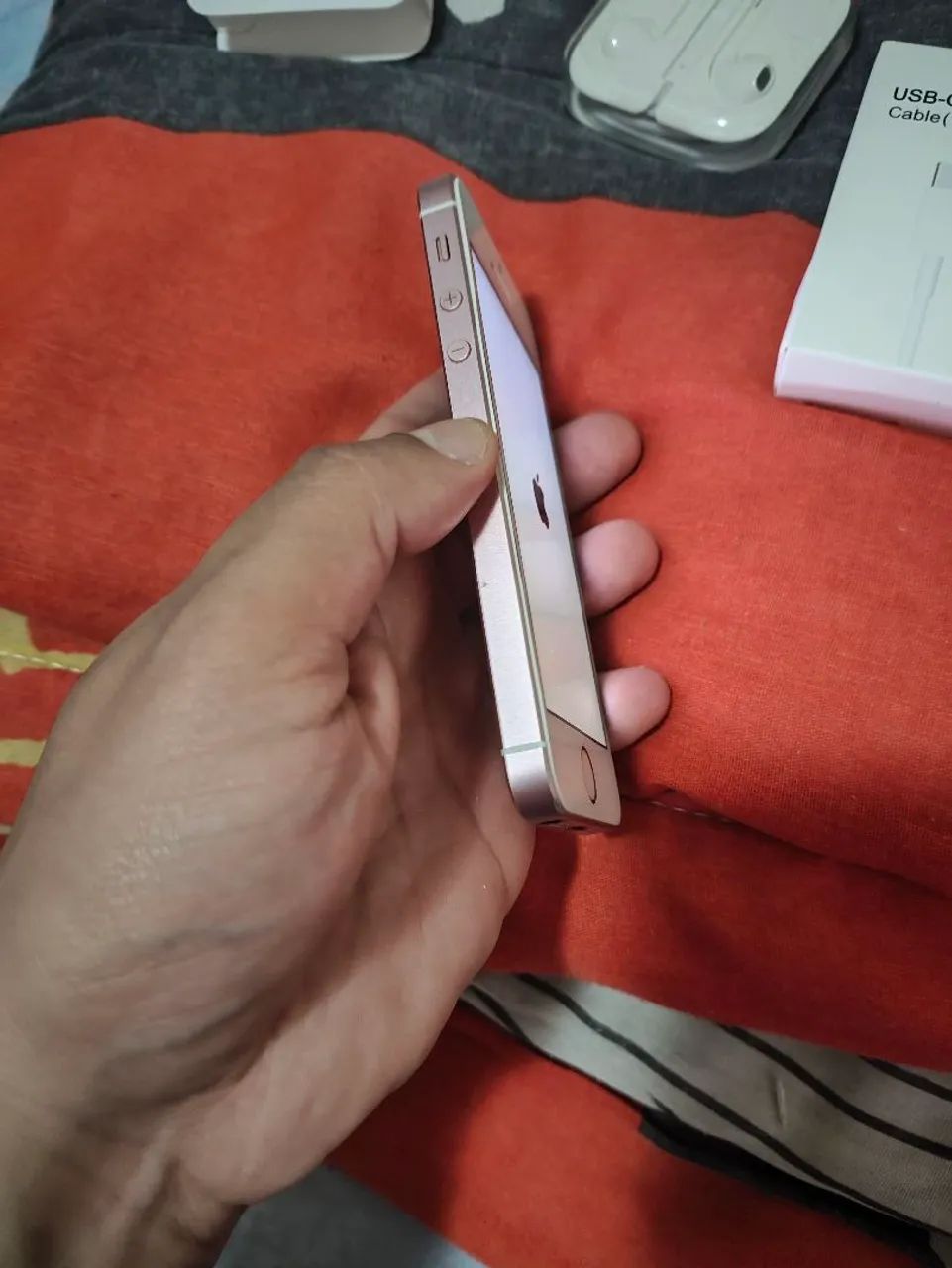iPhone se 16 gigas rosa - Foto 4