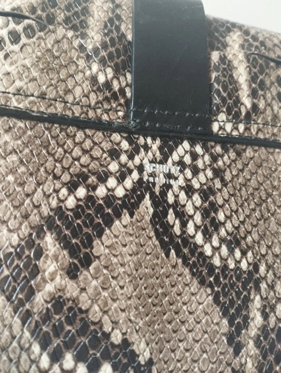 Bolsa Schutz Sofia Média Original Couro Animal Print Python - Foto 5