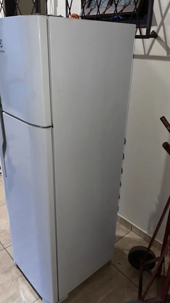 Vendo geladeira Eletrolux  - Foto 3
