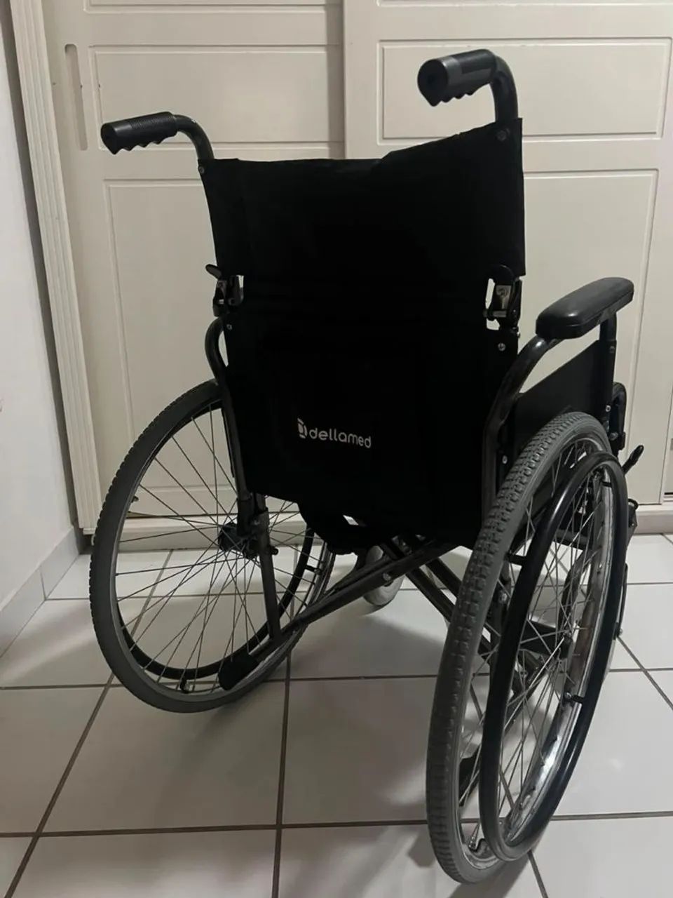 Cadeira de rodas com conjunto de elevação para pernas - Foto 4