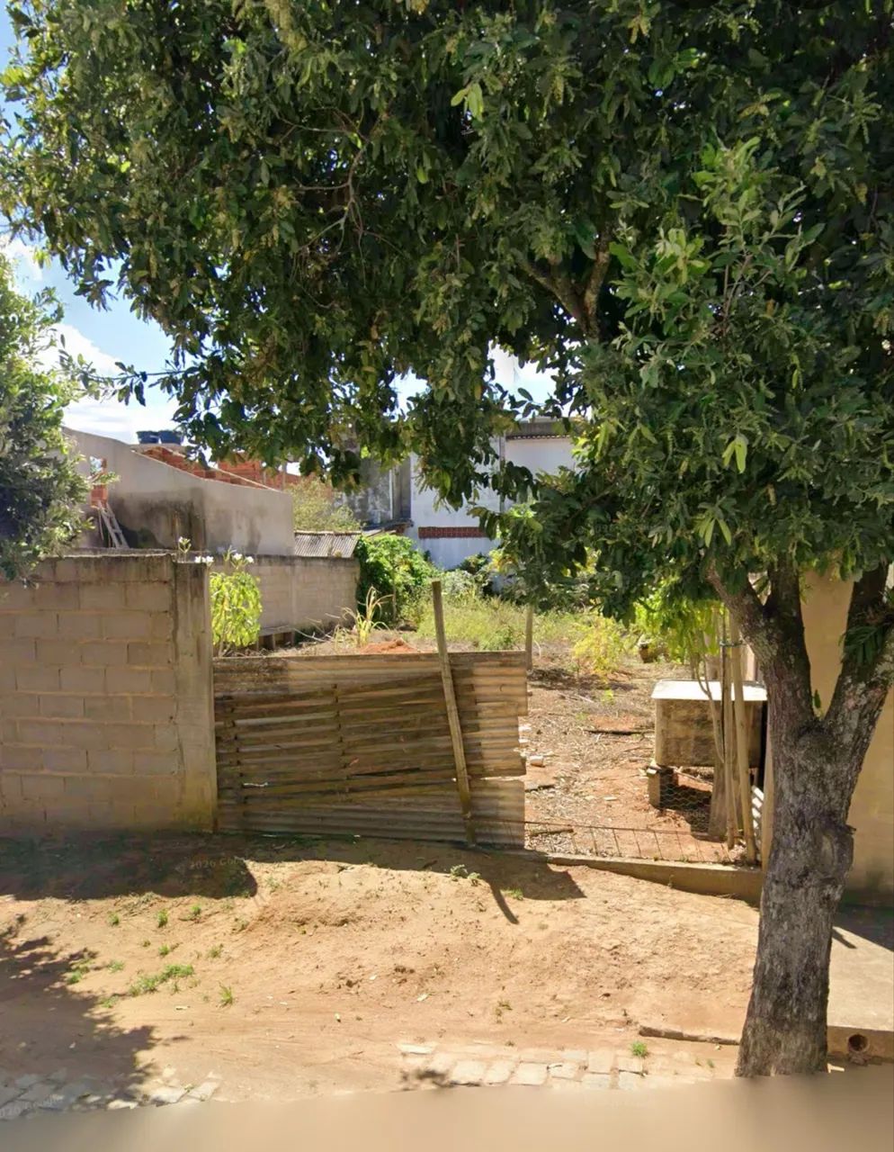 Vende-se terreno