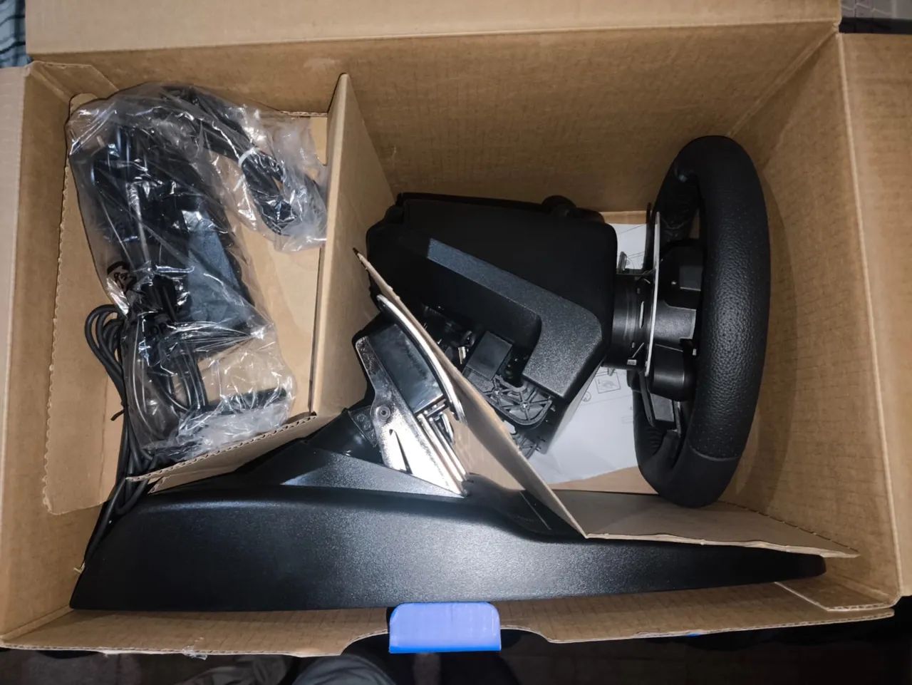 Logitech G29 Driving Force com volante e pedais a venda.  - Foto 3