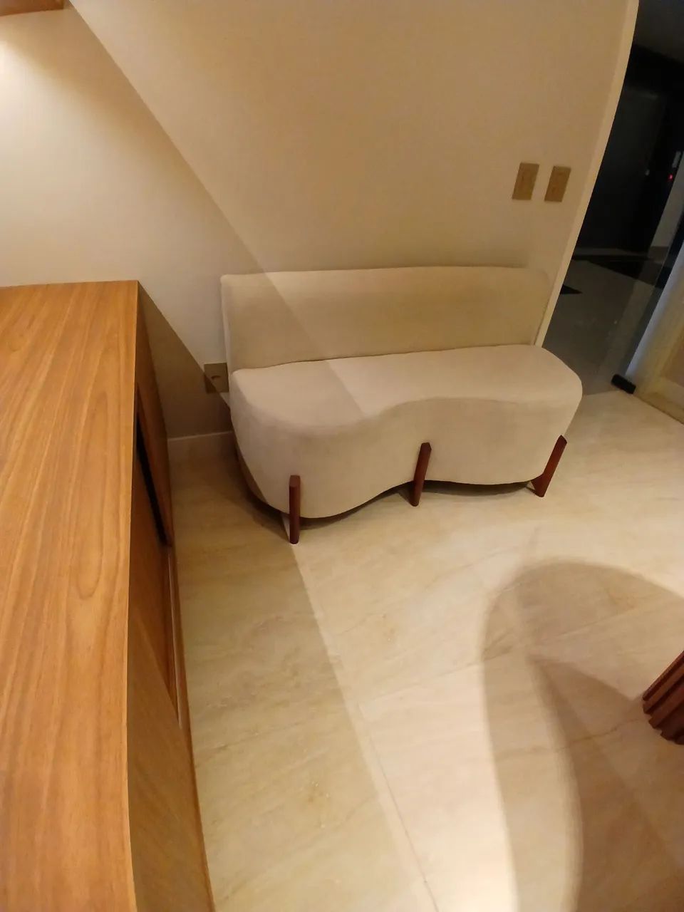 Sofa orgânico cor bege  - Foto 3
