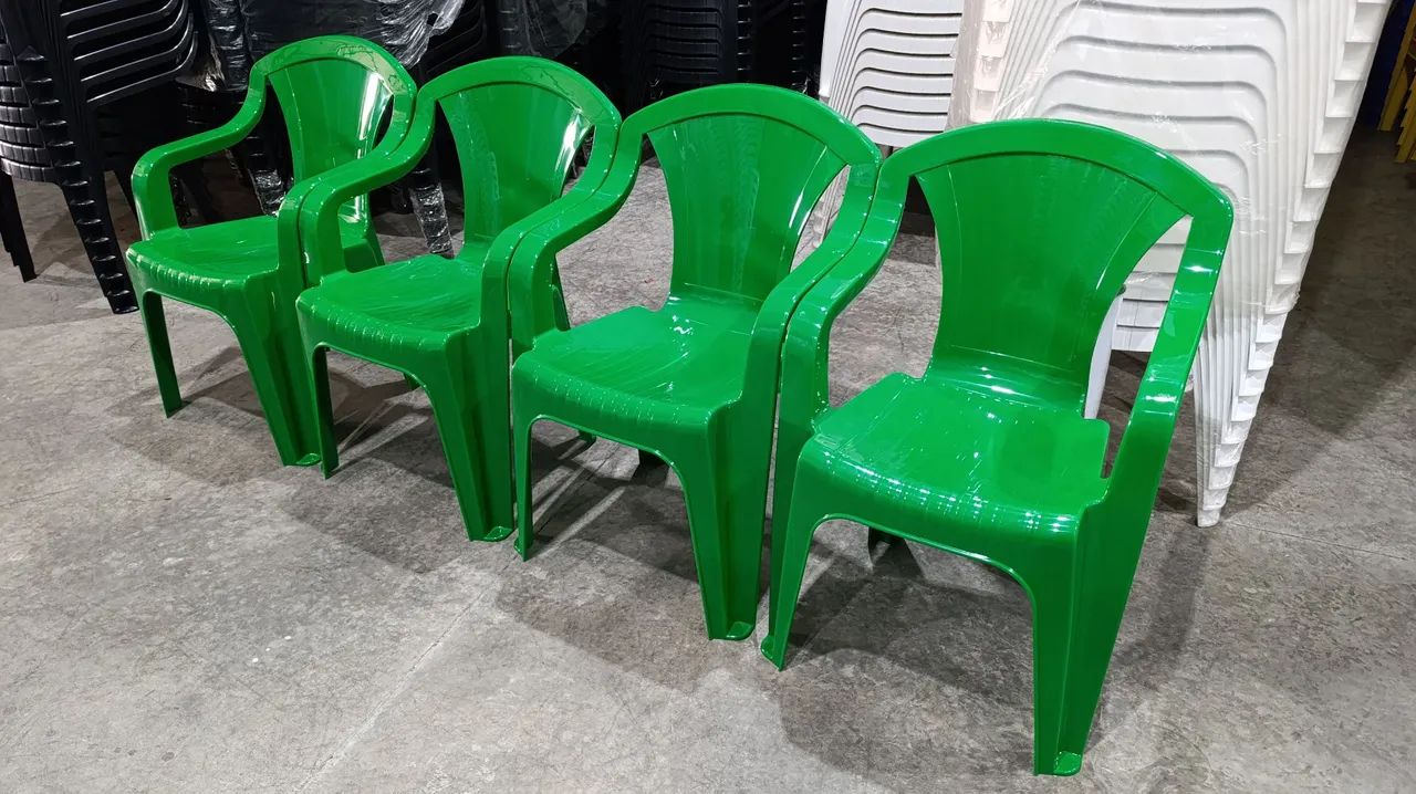 Jogo de mesa e cadeiras plástica no padrão da Cervejarias - Foto 4