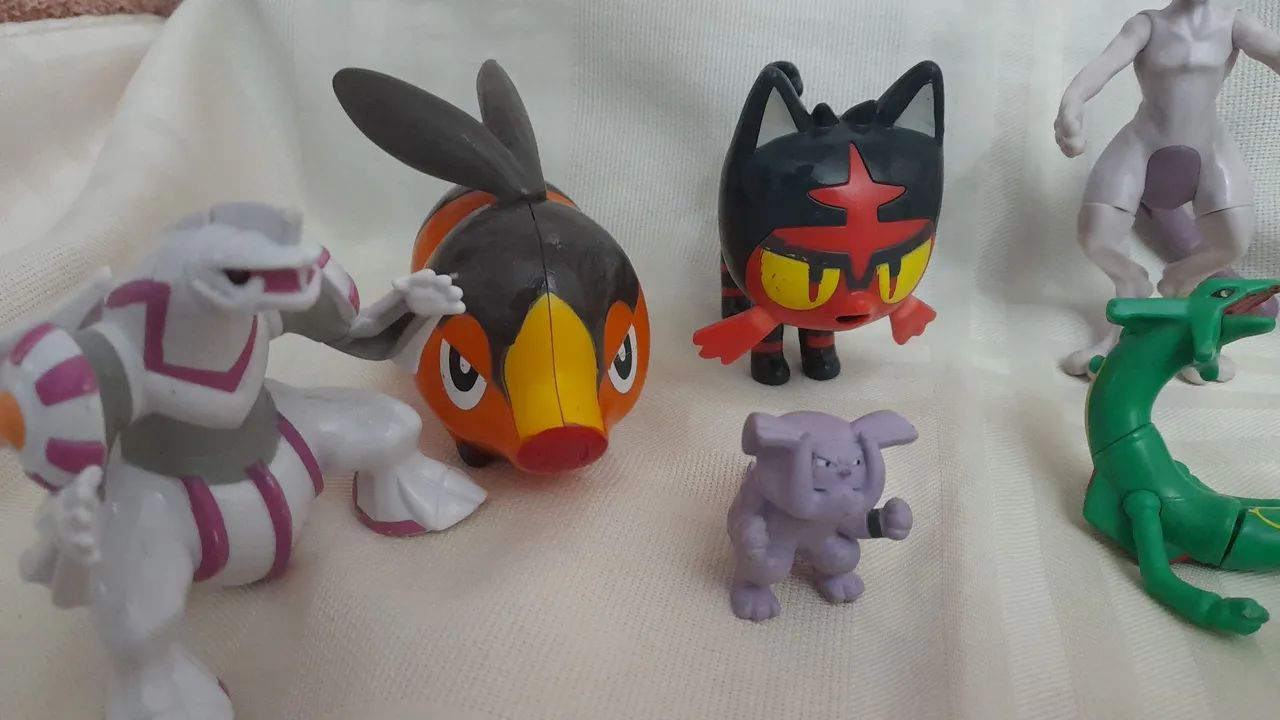 Bonecos pokemon colecionáveis  - Foto 5