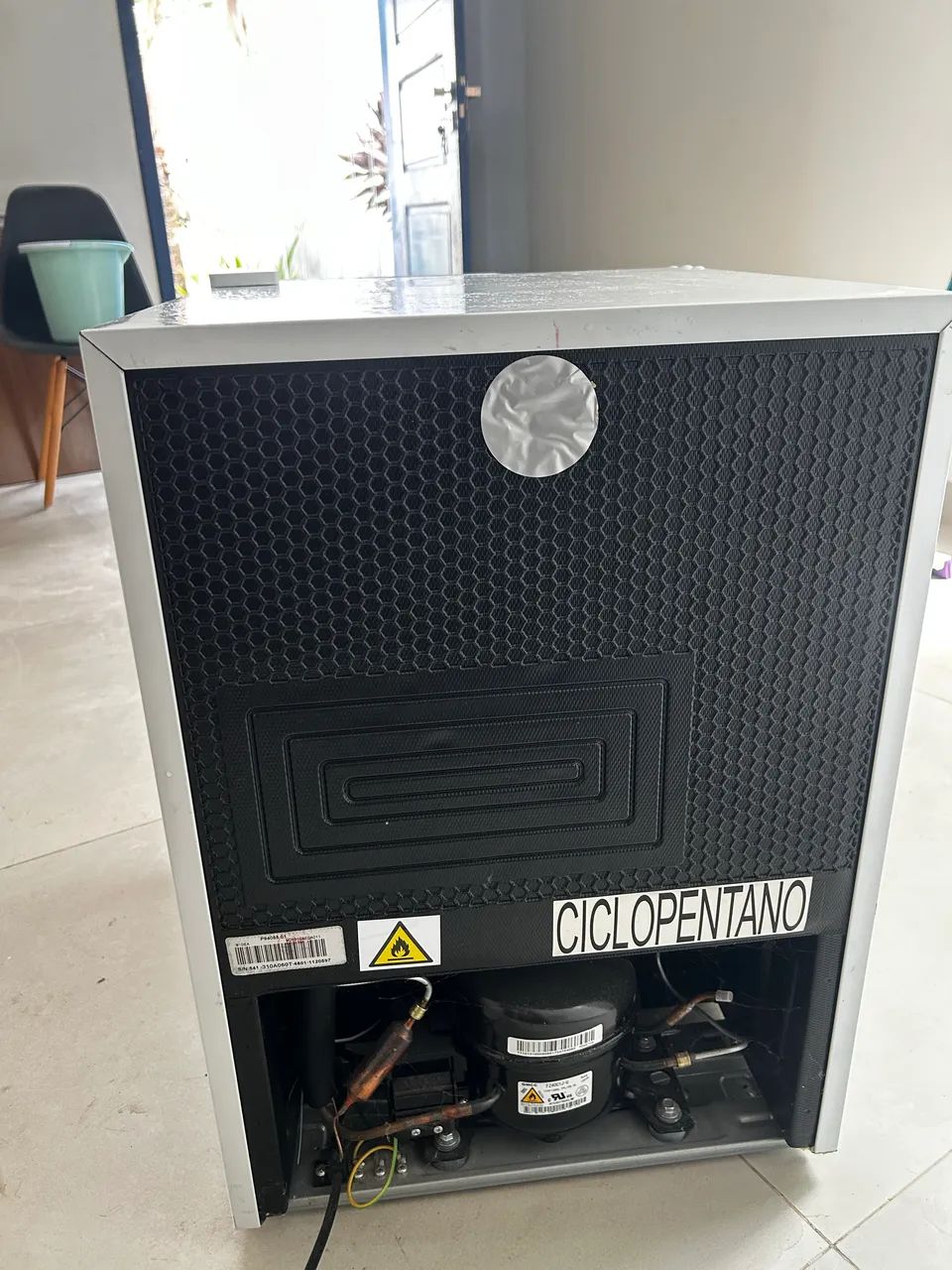 Vendo frigobar Midea 67 l - Foto 3