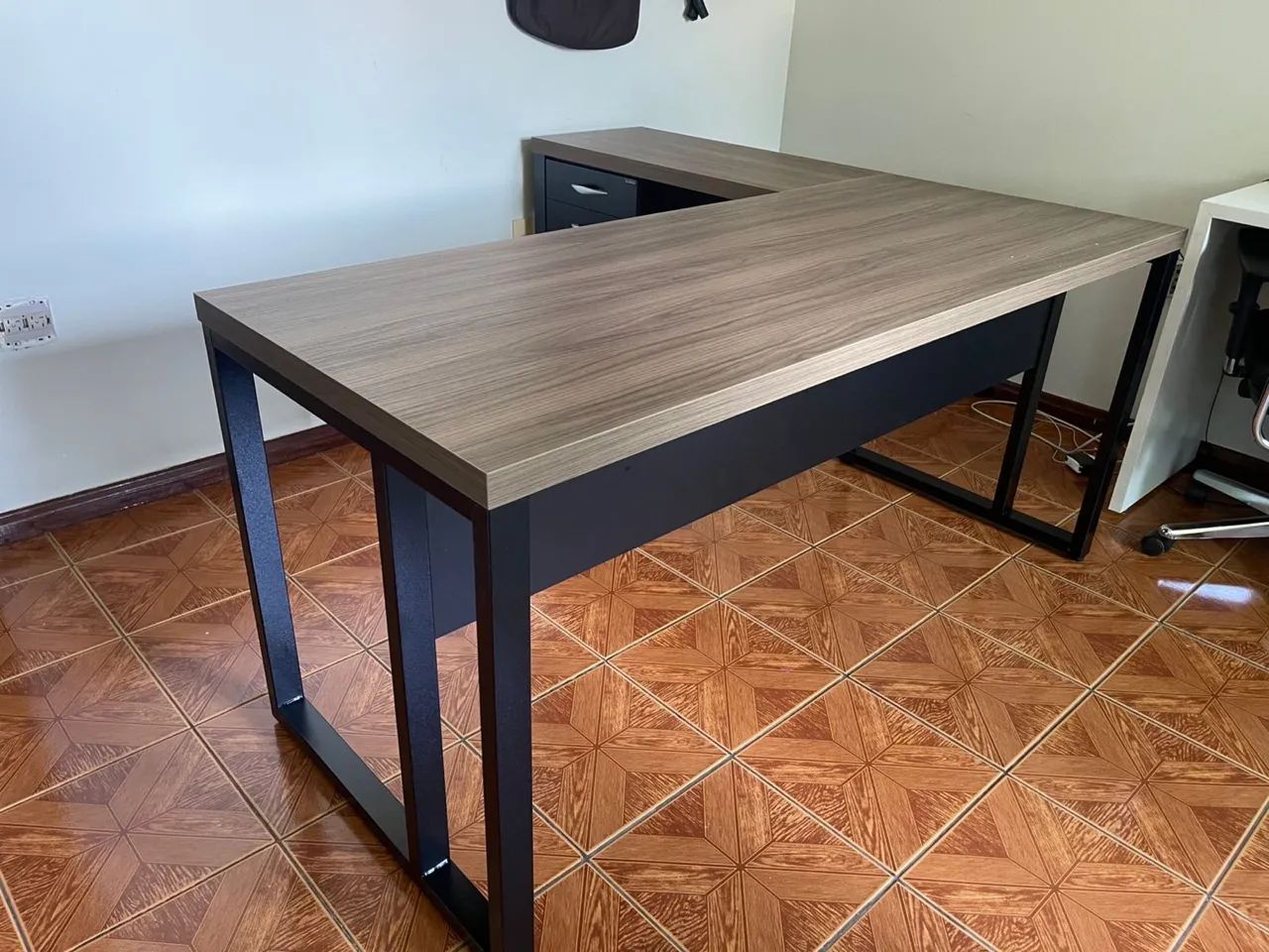 MESA DE ESCRITORIO COM GAVETAS LOJA IKONOFFICE  - Foto 3