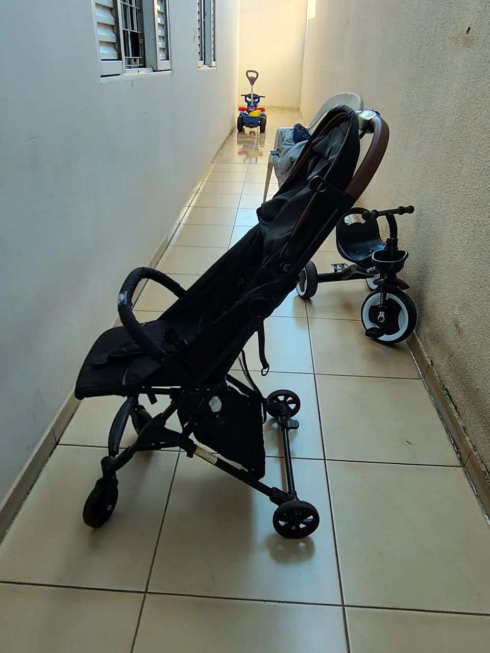 Carrinho de bebê e cadeira de alimentação  - Foto 2
