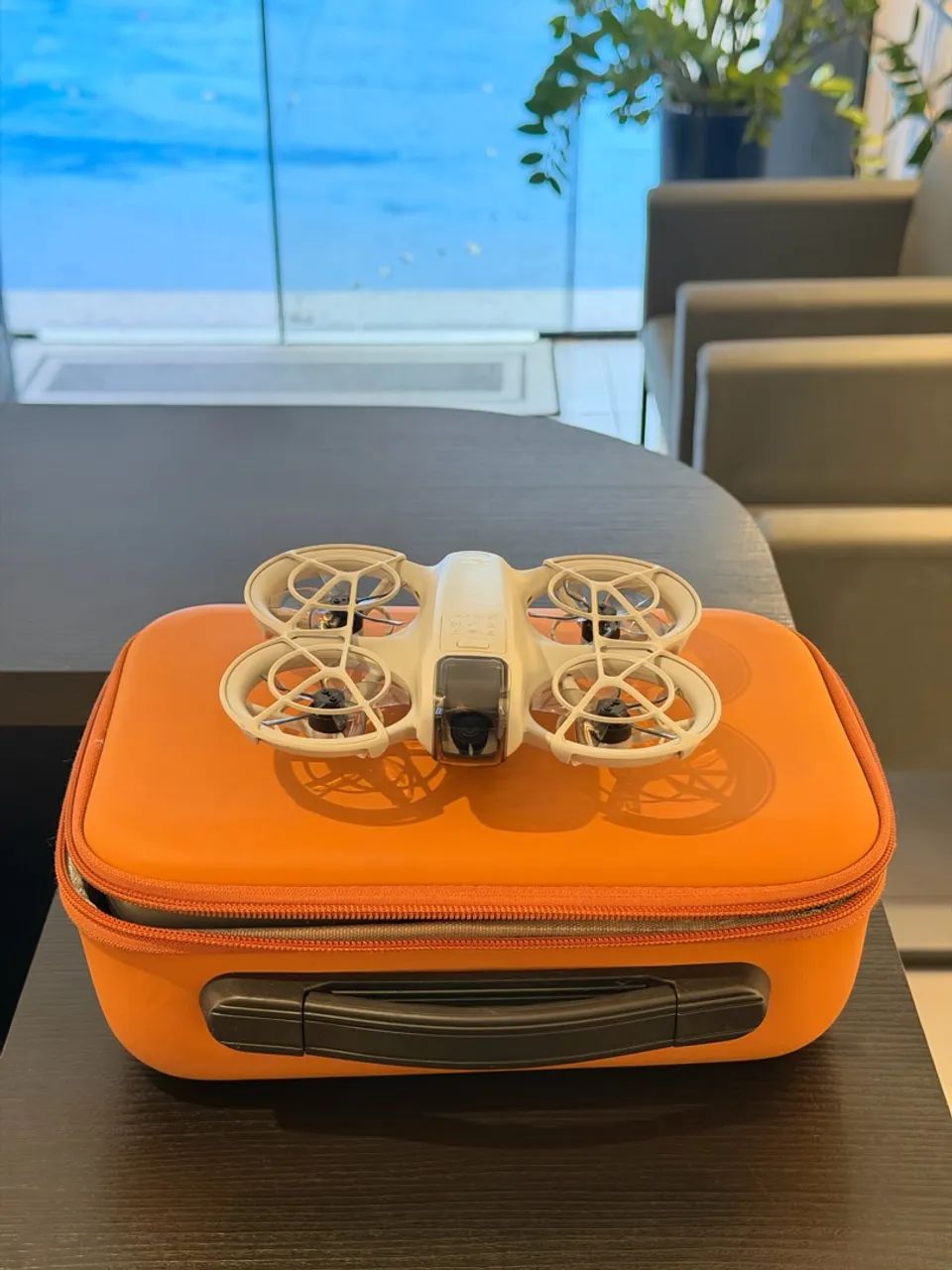 Drone dji neo completo com case, rádio e baterias - Foto 3
