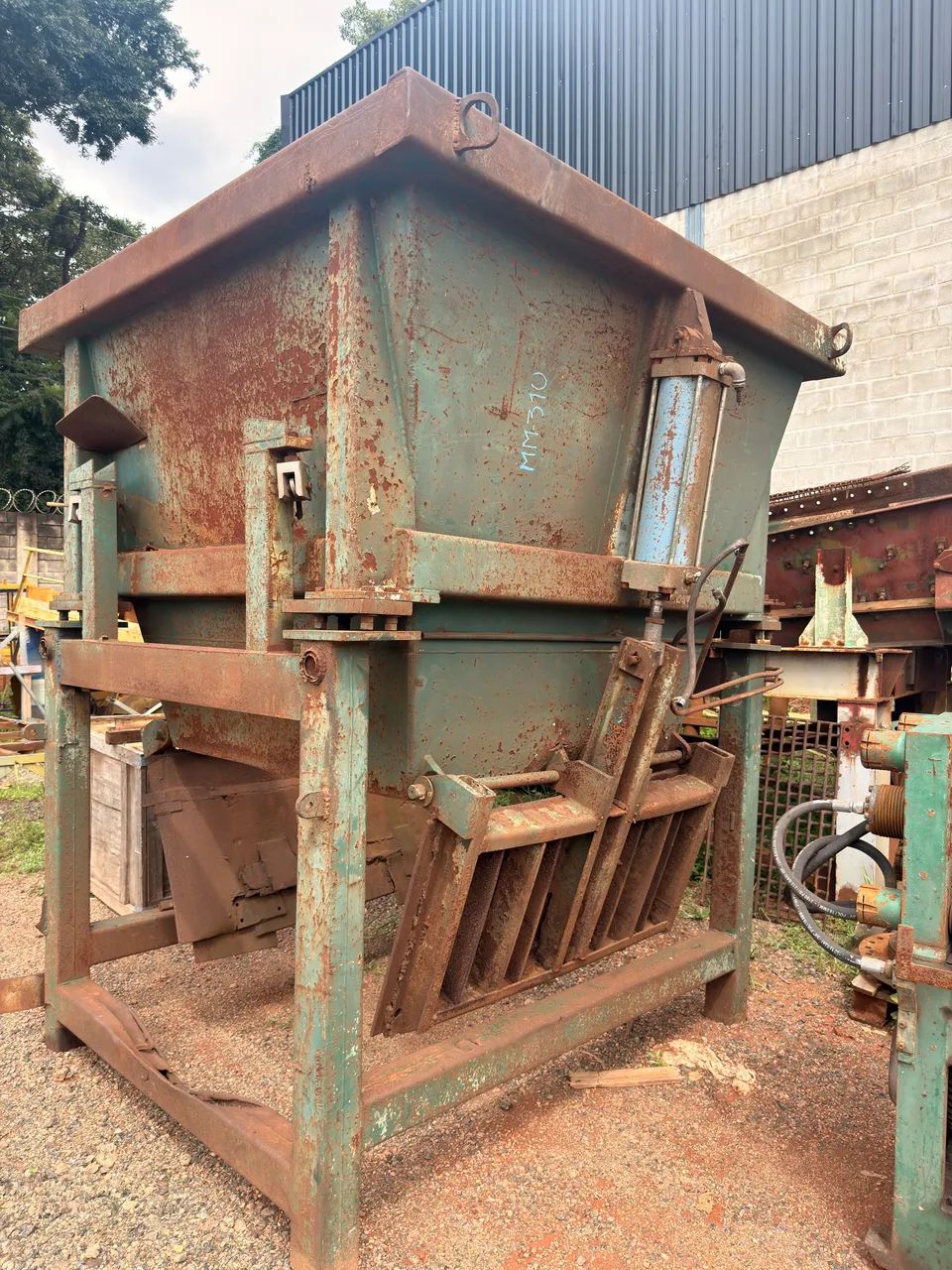 Silo 2,00x2,00 com acionamento hidráulico 