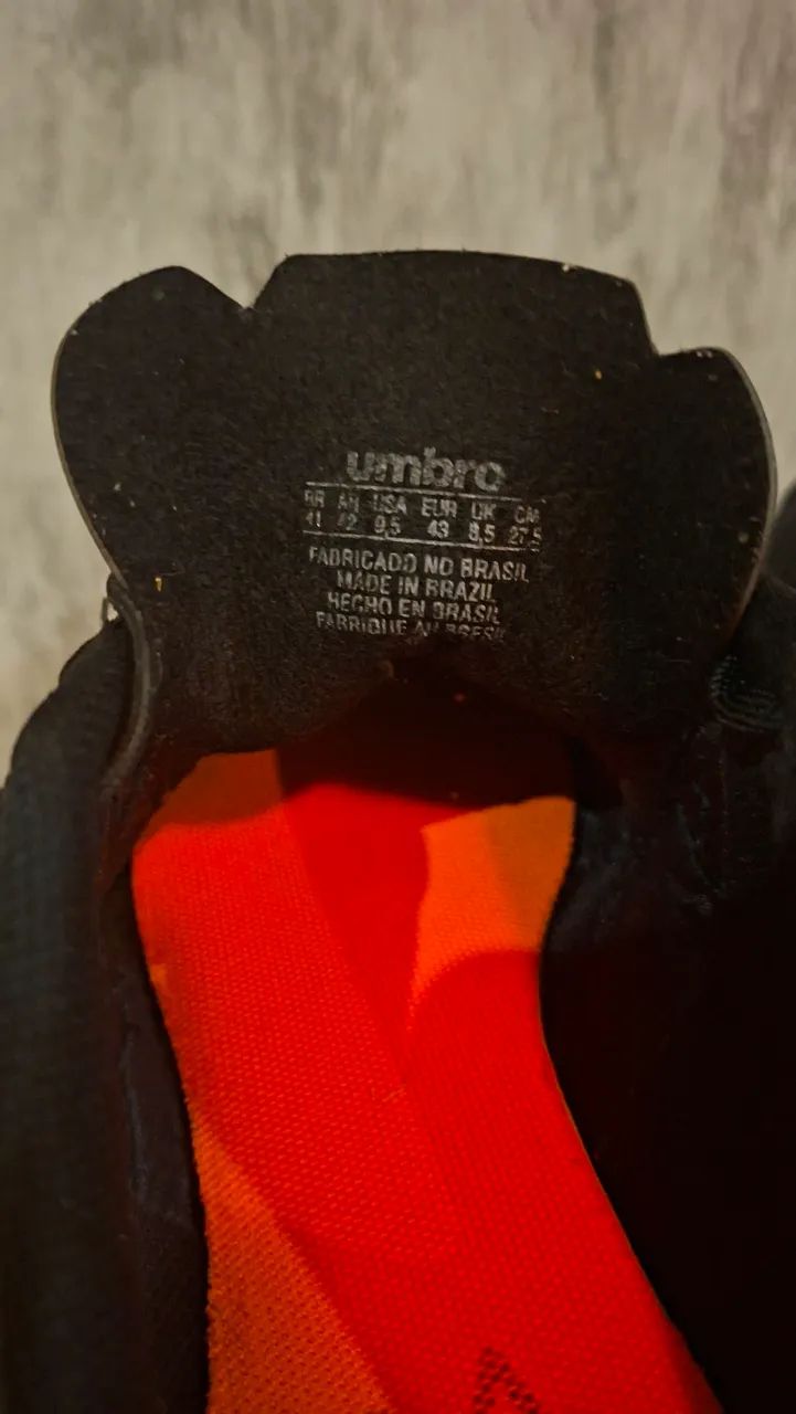 Chuteira umbro neo striker li Society pr - Foto 6