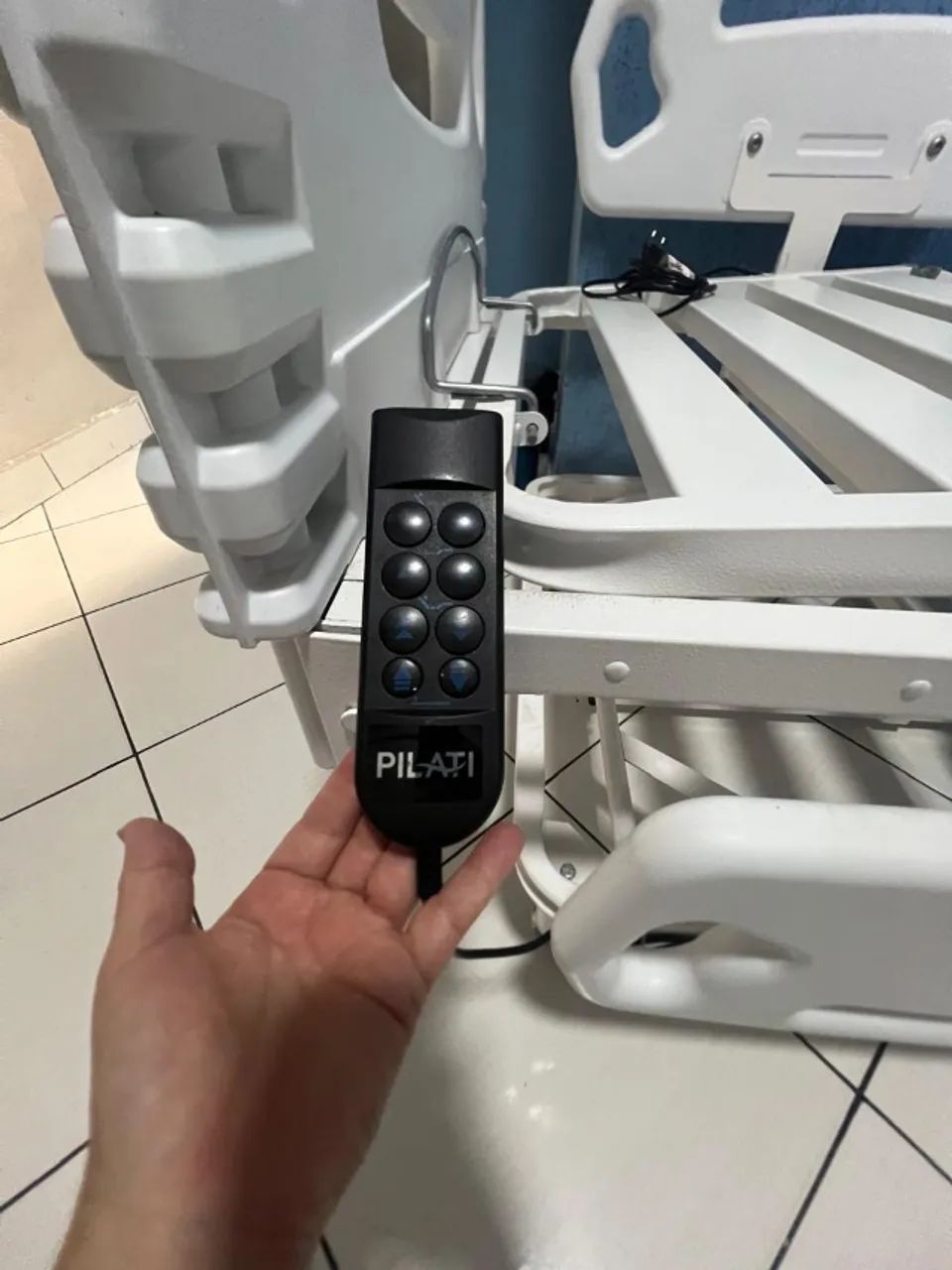 Cama Hospitalar Motorizada Pilati Evolution Steel com elevação elevação elétrica do leito - Foto 4