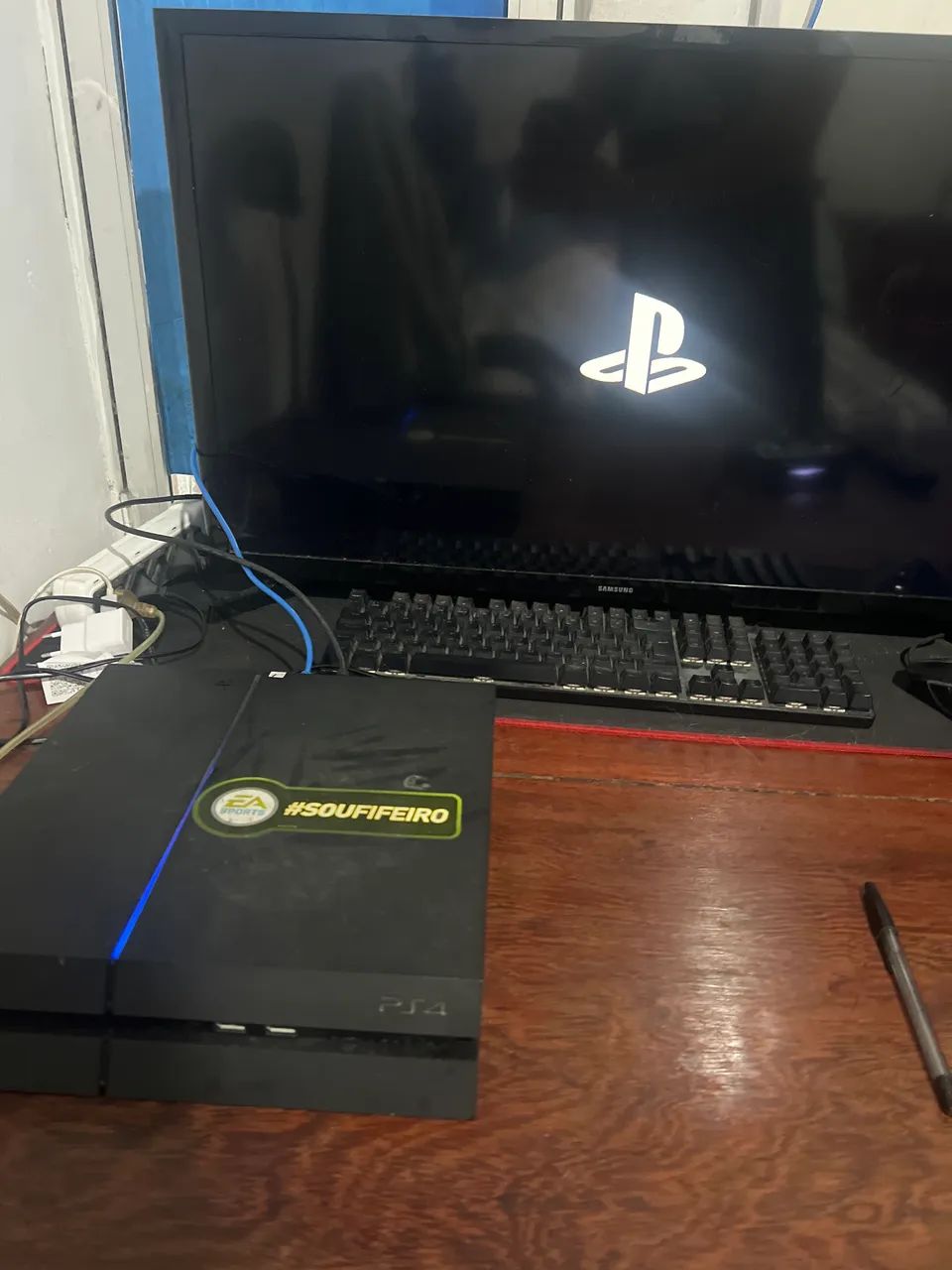 VENDO PS4 FAT COM CONTROLE E CABOS  - Foto 3