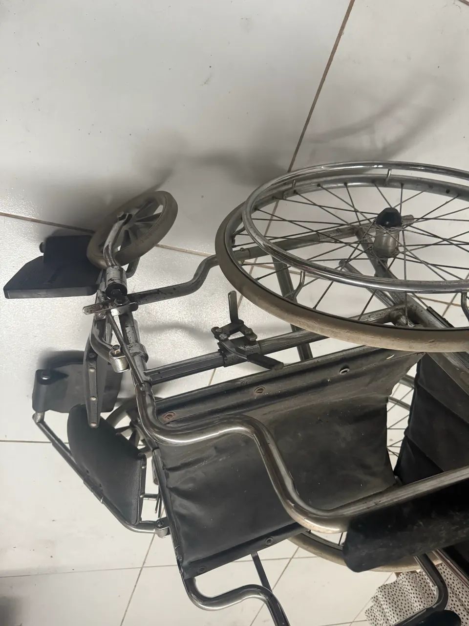 Vende-se Cadeira de Rodas - Foto 2