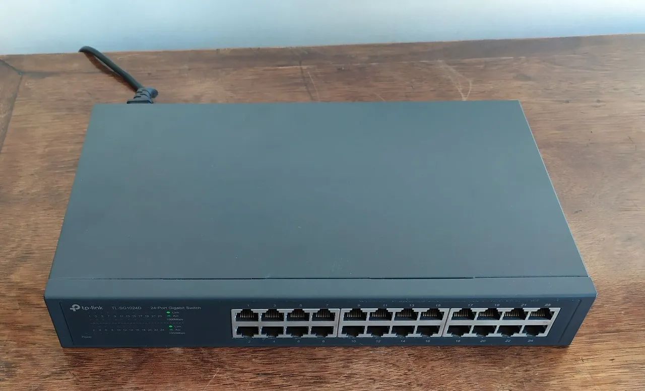 Roteador Switch Gigabit TP-Link TL-SG1024D de 24 portas. 