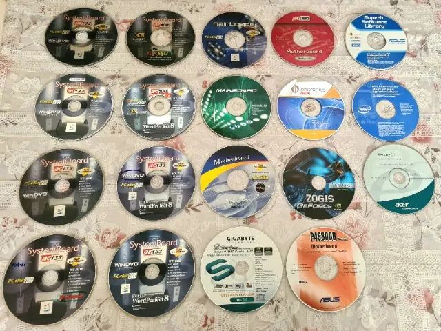Cd's Antigos de placas mãe - Lote de 58 unid. (SP) - Foto 2