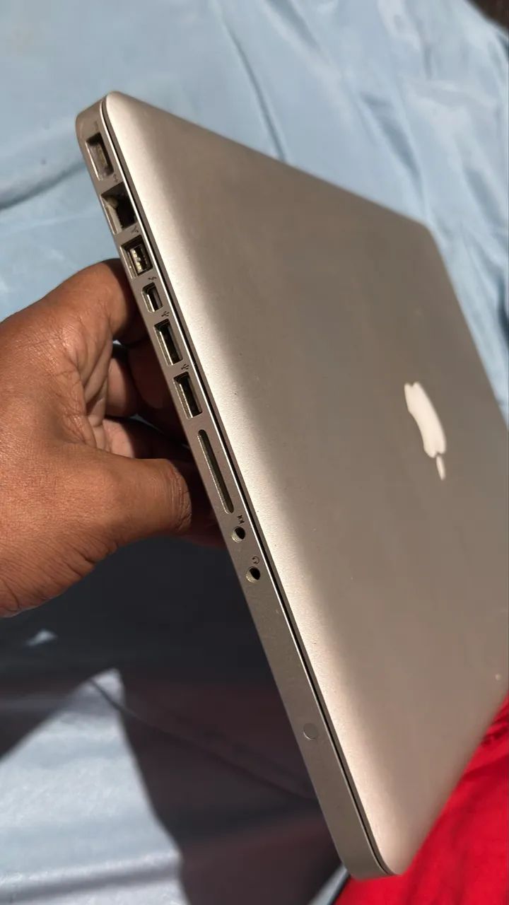 Mac Book Pro 15 pol, SSD 500,  8 de ram 2010 placa de video inegrada  - Foto 4