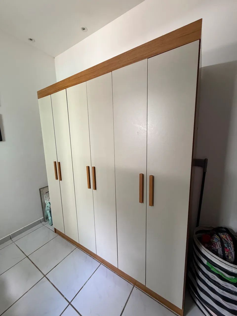 Vendo guarda roupa solteiro 