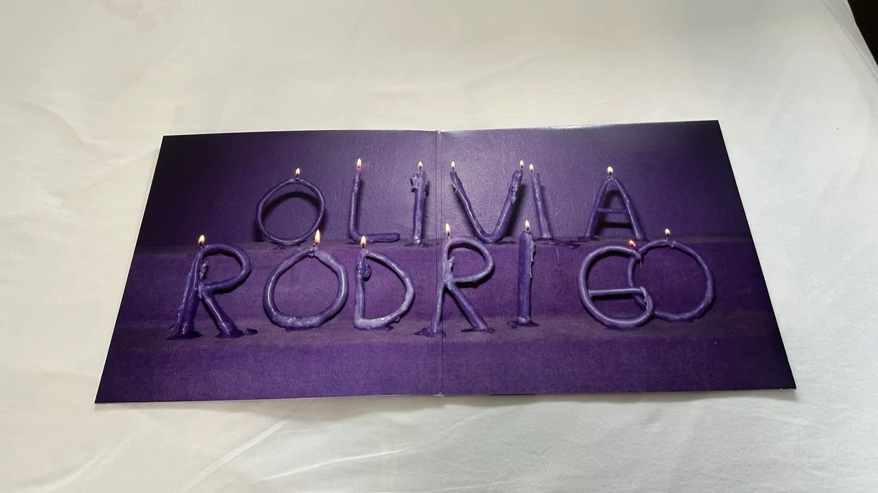 Vinil GUTS - Olivia Rodrigo (Target) - Foto 2