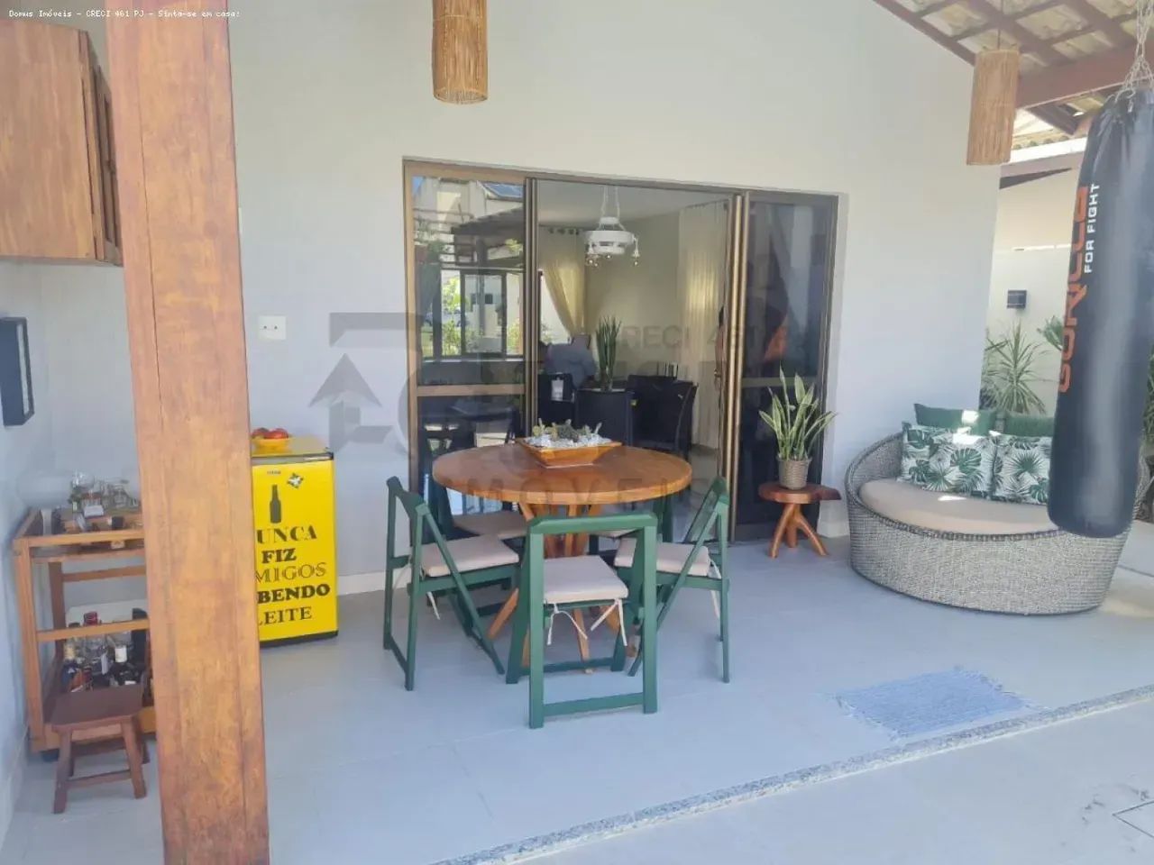 Casa Duplex de 275m² no Condomínio Alamedas do Sol: 4 Quartos, sendo 1 Suíte