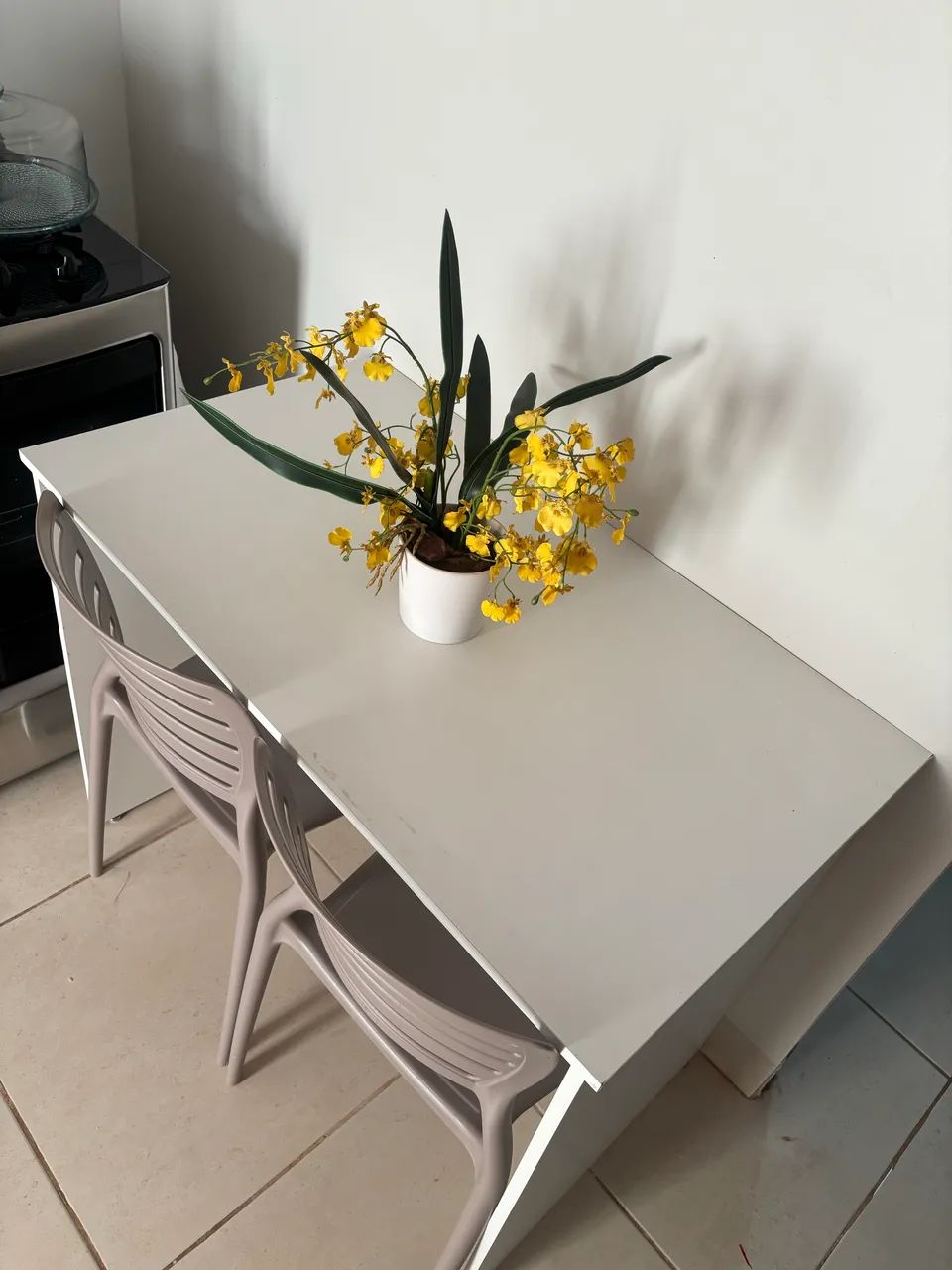 Mesa com 3 cadeiras 