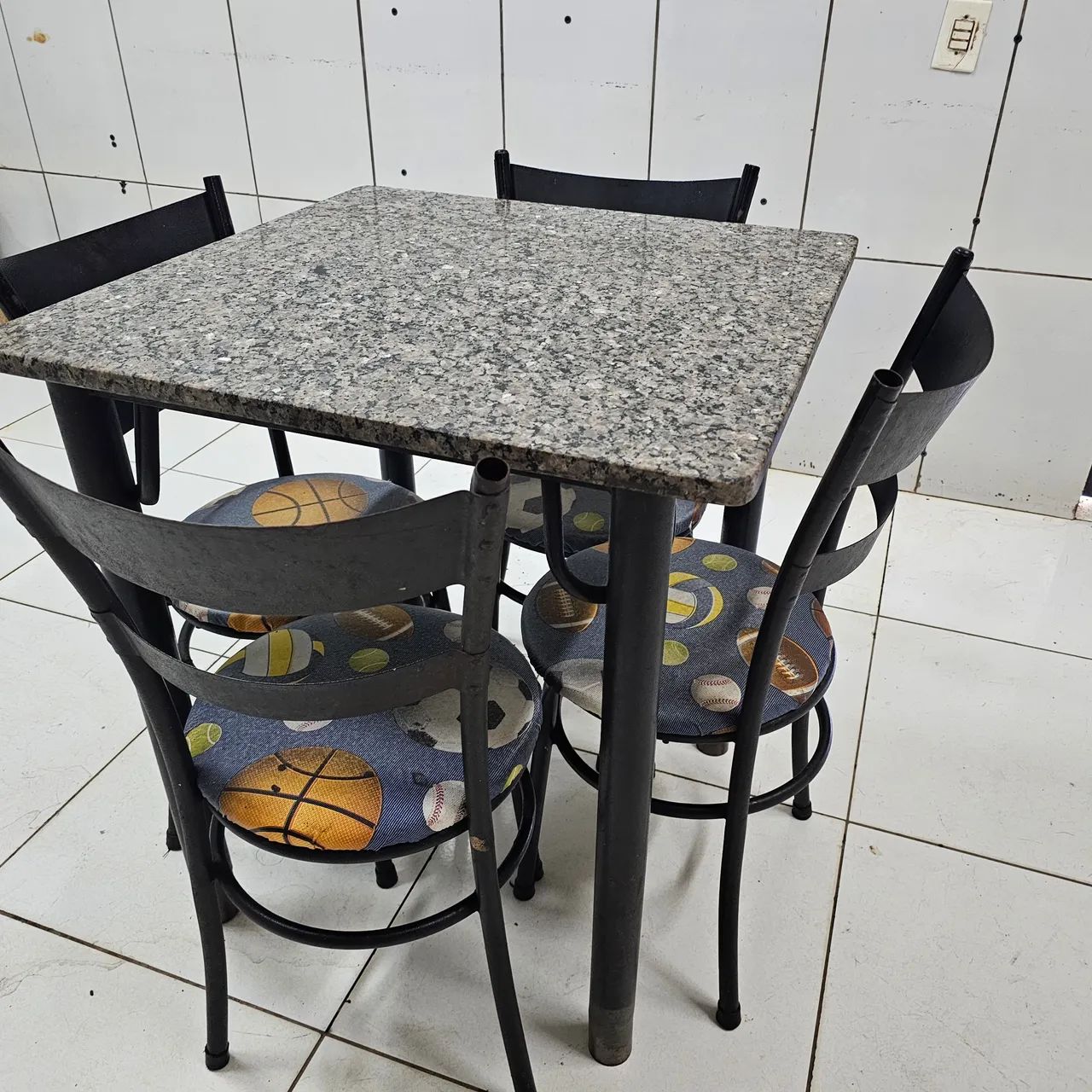 Marble Table with 4 Chairs65704316633345120