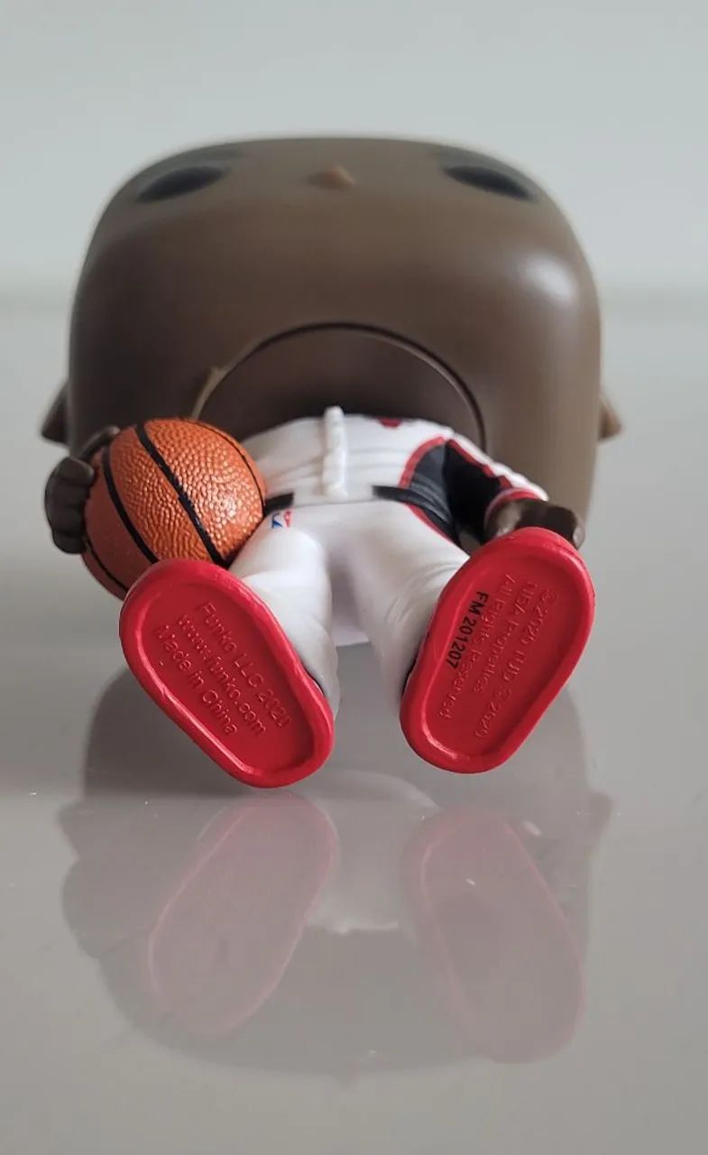 Funko Pop Michael Jordan 84 Exclusive White Warm-Up - Foto 5