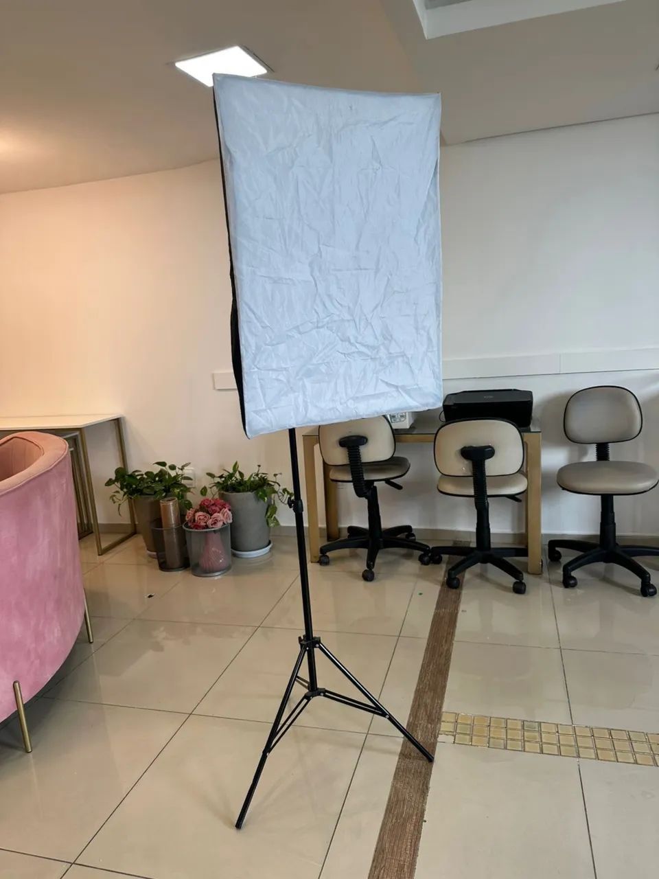 Softbox 50x70 cm com tripé ajustável - Microfones e Gravadores