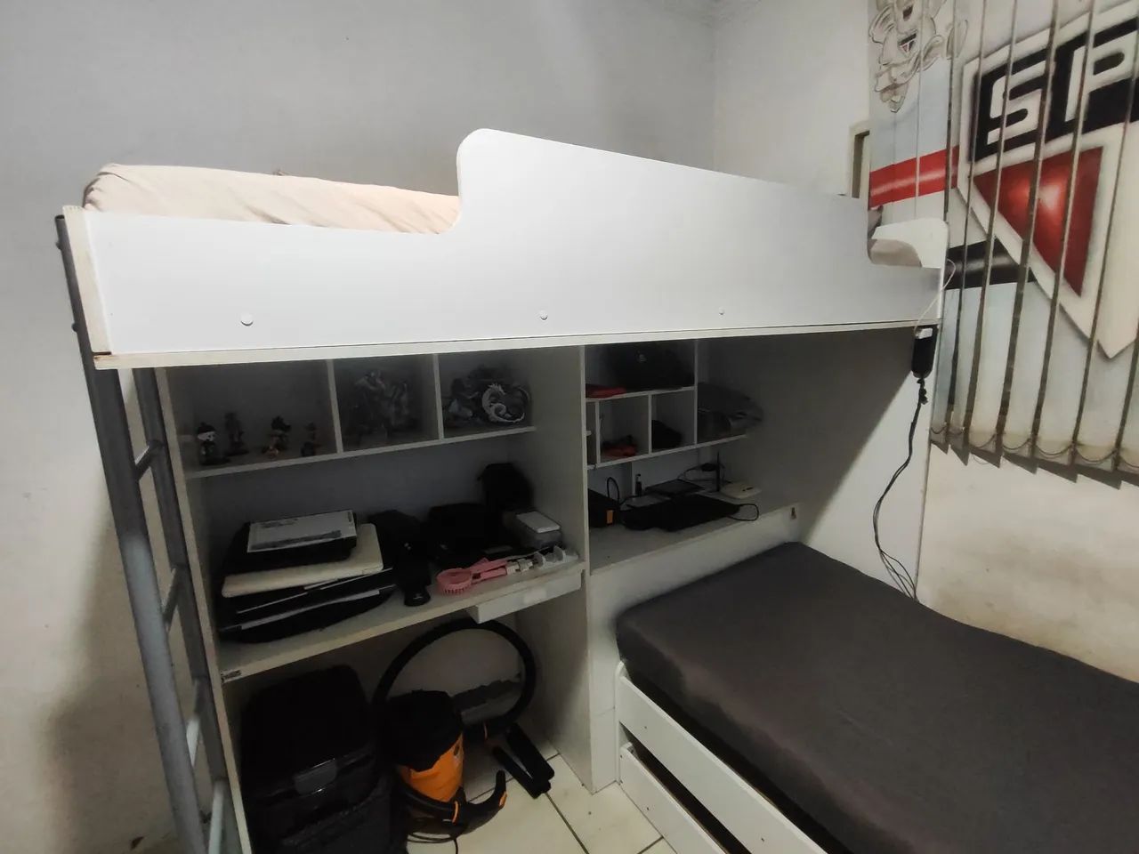 Beliche com cama auxiliar, baú e escrivaninha 