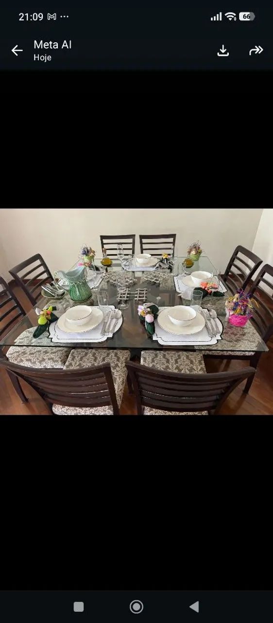 Vende-se Mesa com 8 CADEIRAS de madeira