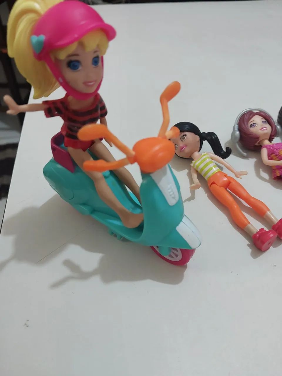 Brinquedo 5 bonecas Polly e acessórios  - Foto 4