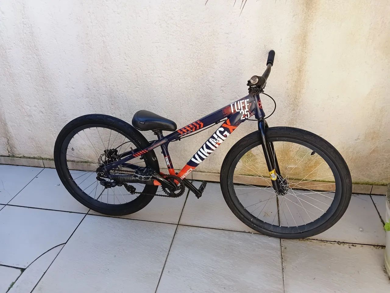 Bicicleta Vikingx Tuff 25 azul e laranja - Foto 2