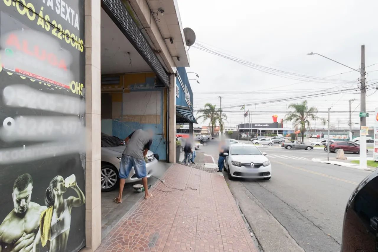 Loja na Avenida dos Ipês, 1603  200 m²